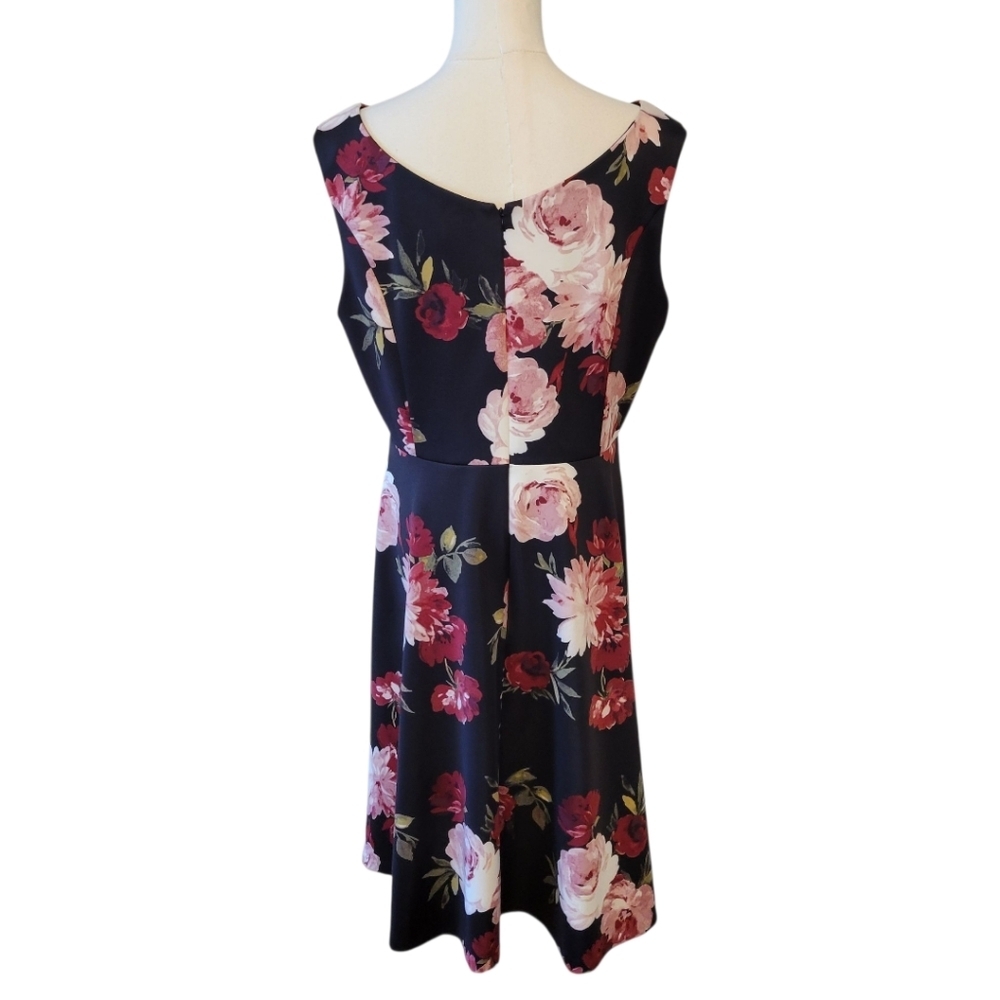 WHBM Black Sleeveless Rose Floral Fit & Flare Dress Size 12 - Picture 5 of 6